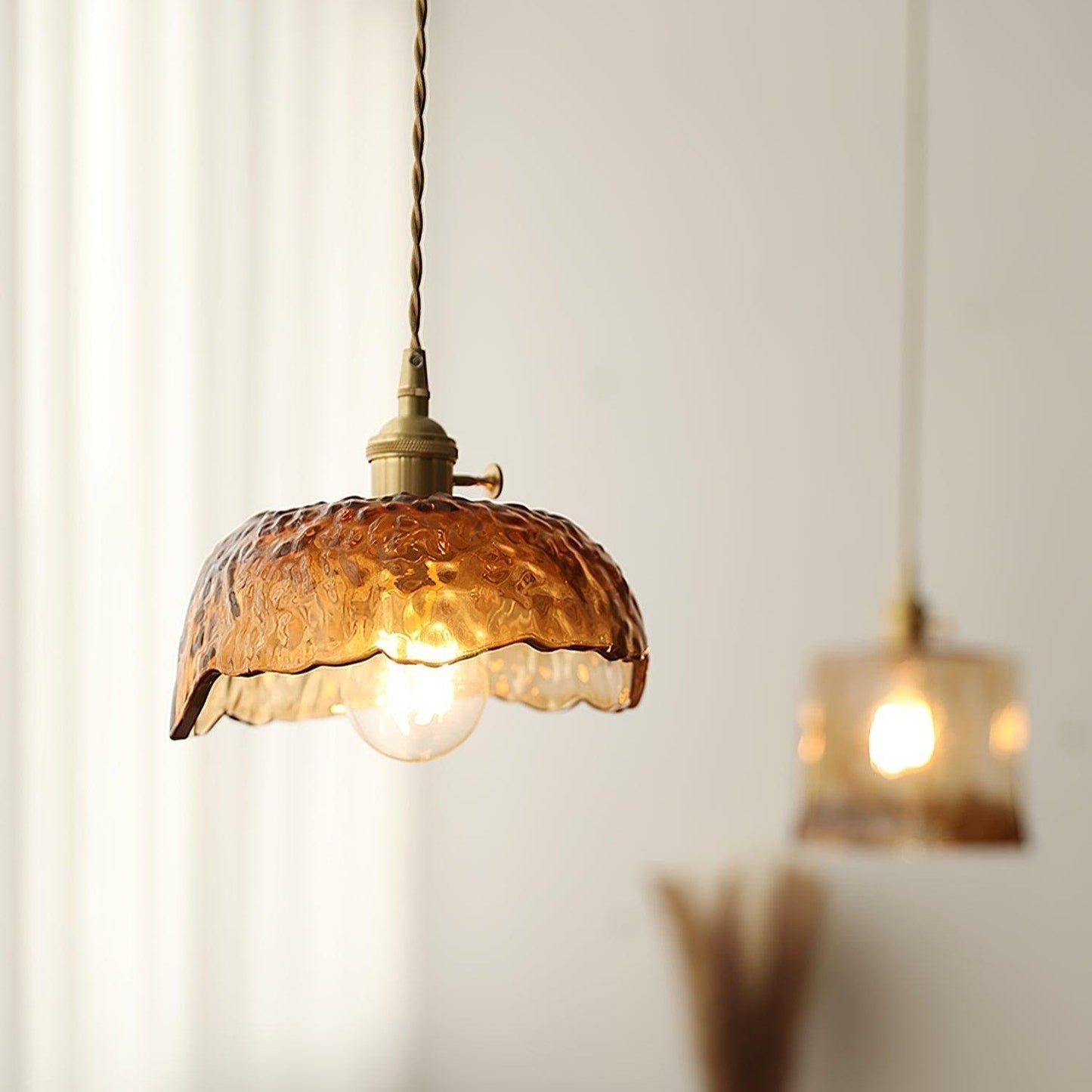 AmberHaven – Suspension Vintage en Verre Brun