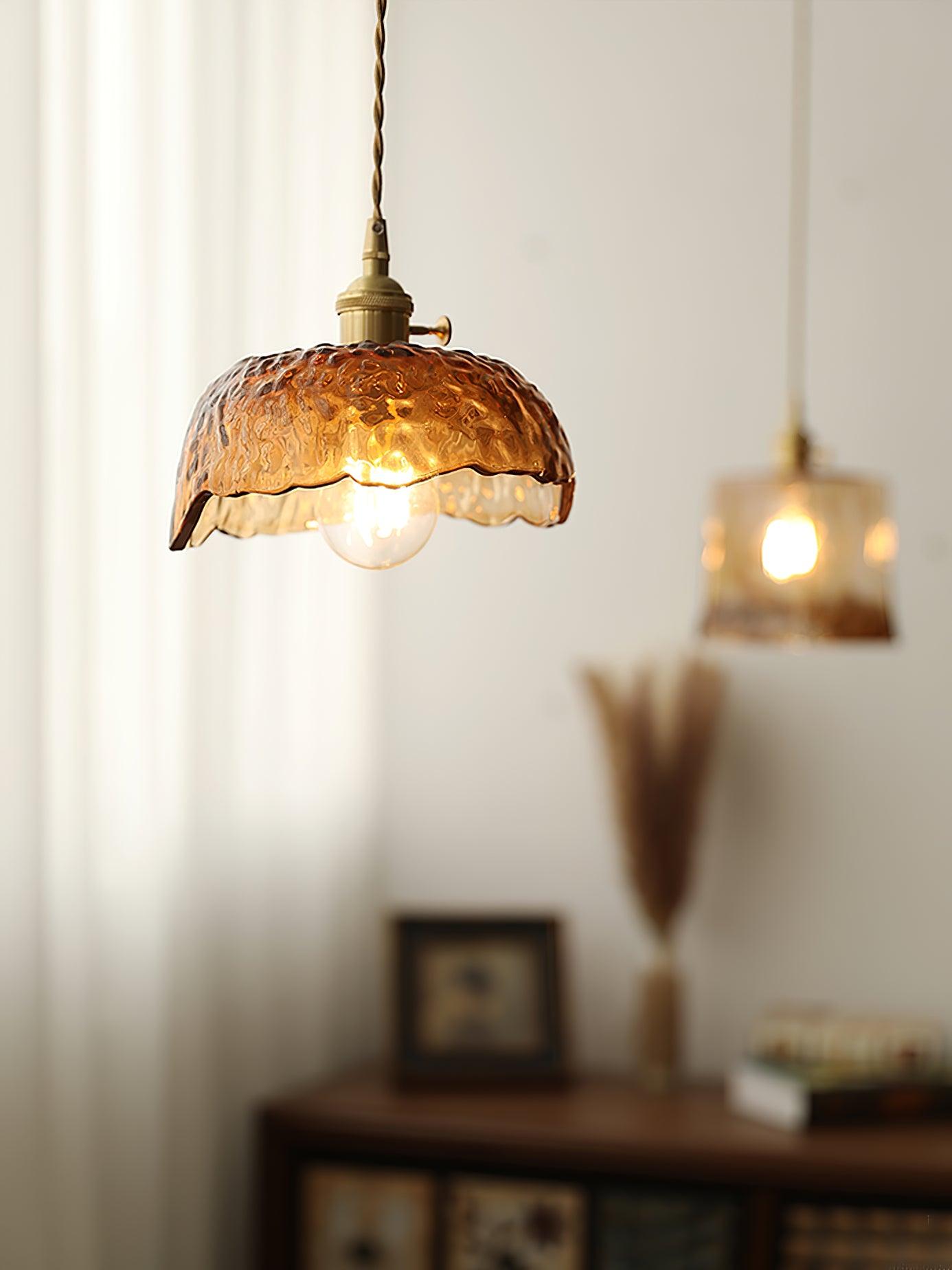 AmberHaven – Suspension Vintage en Verre Brun
