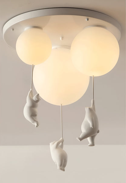 FrostBear – Ophanging die een beer en zijn ballon uitbeeldt in hars en acryl