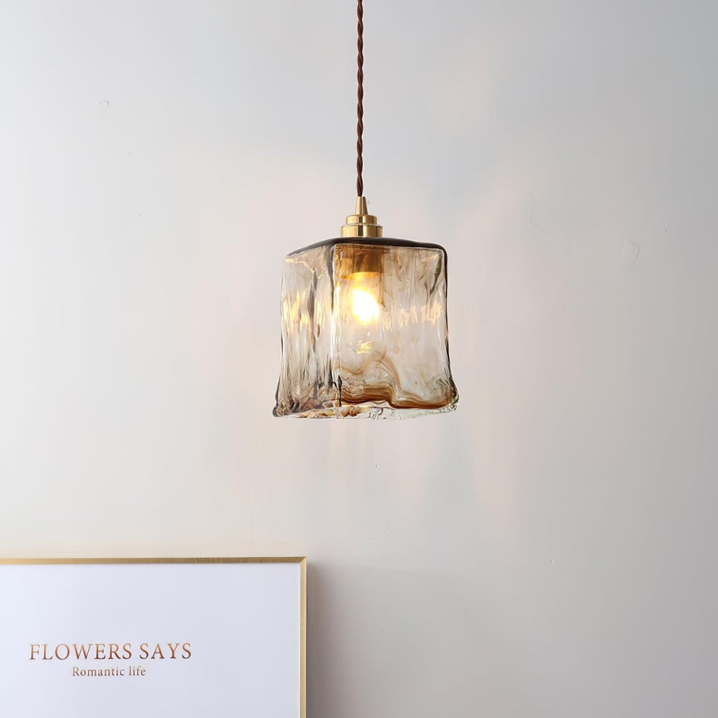 AmberHaven – Suspension Vintage en Verre Brun