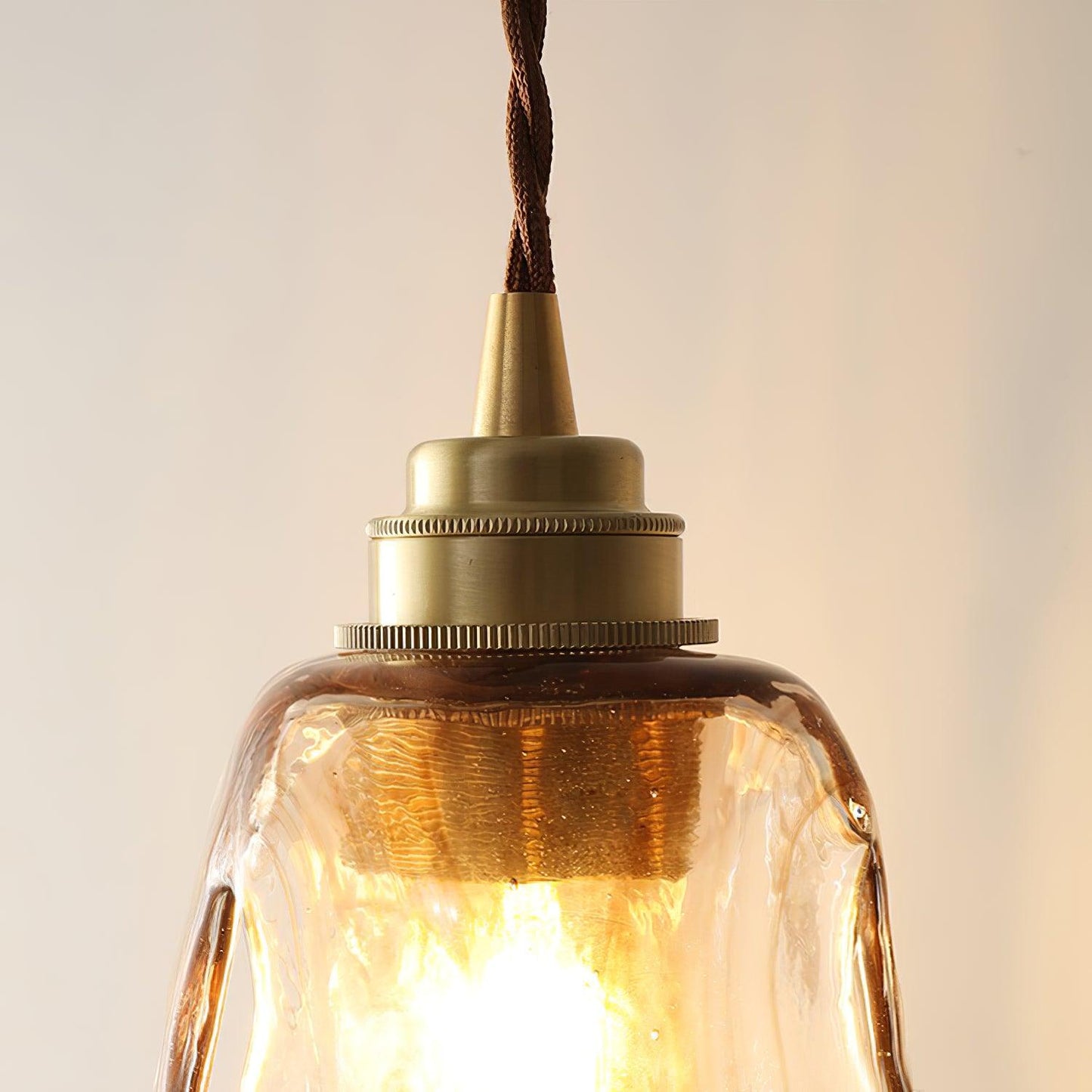 AmberHaven – Suspension Vintage en Verre Brun