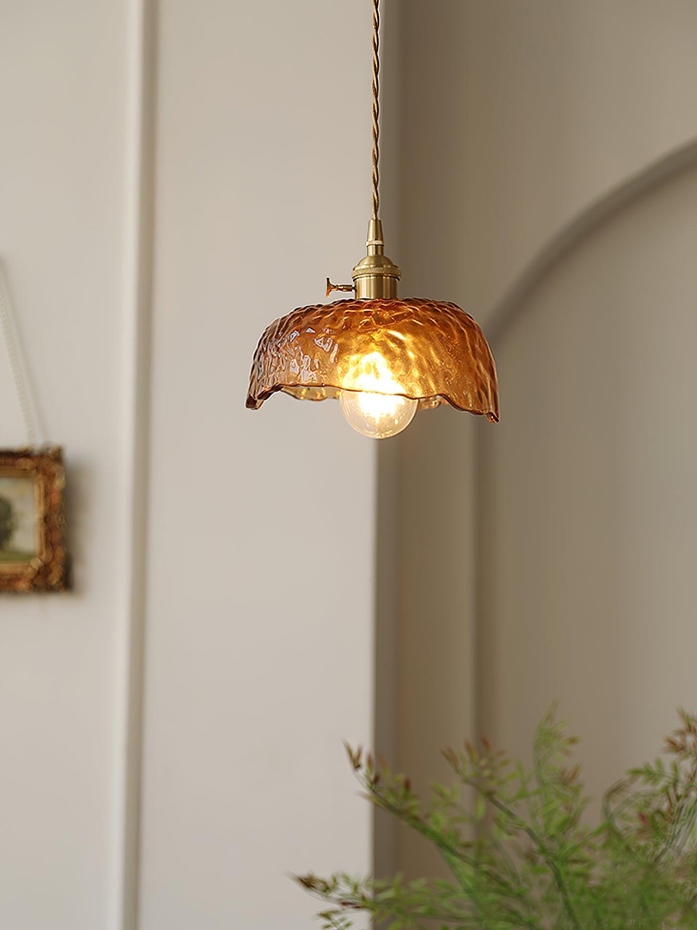 AmberHaven – Suspension Vintage en Verre Brun