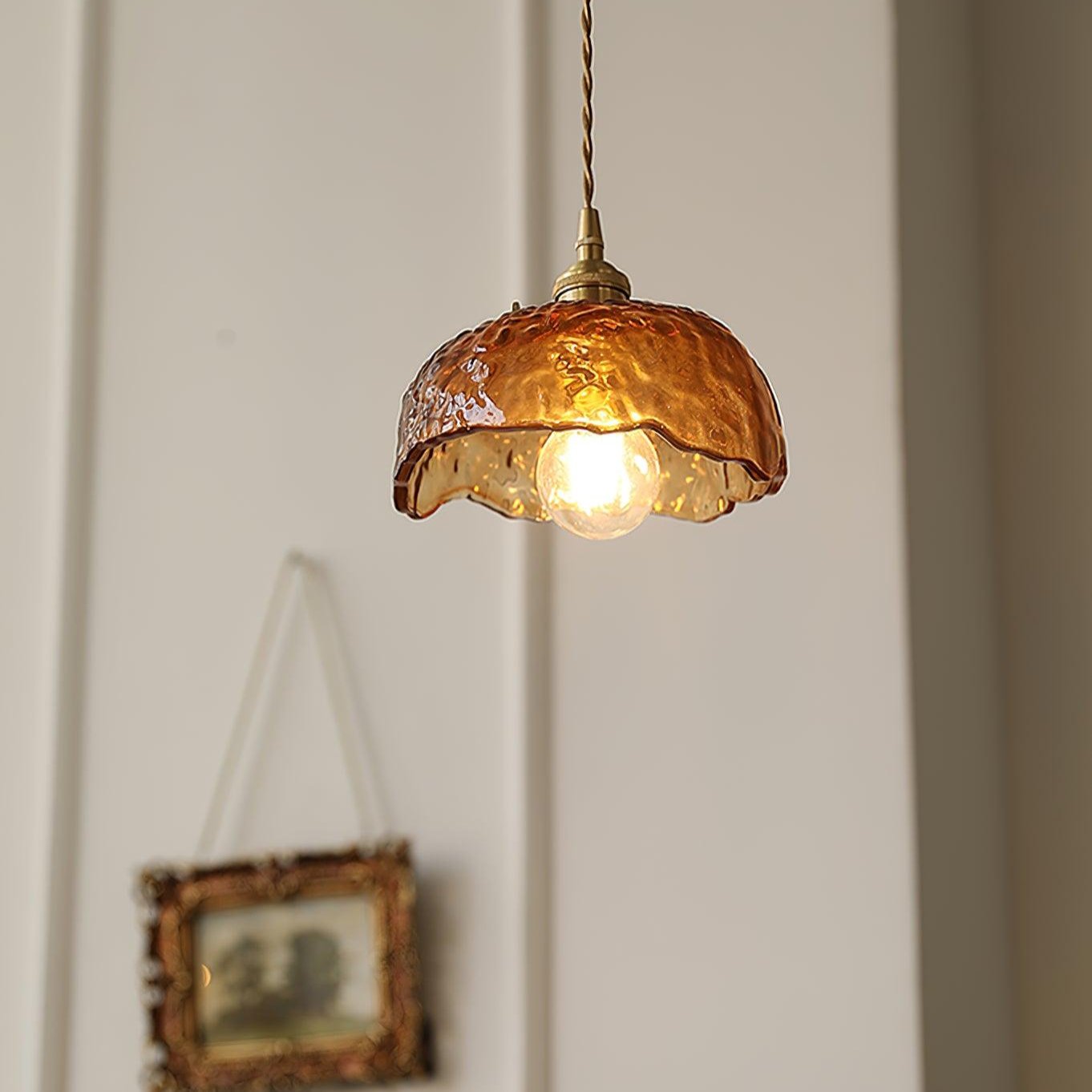AmberHaven – Suspension Vintage en Verre Brun