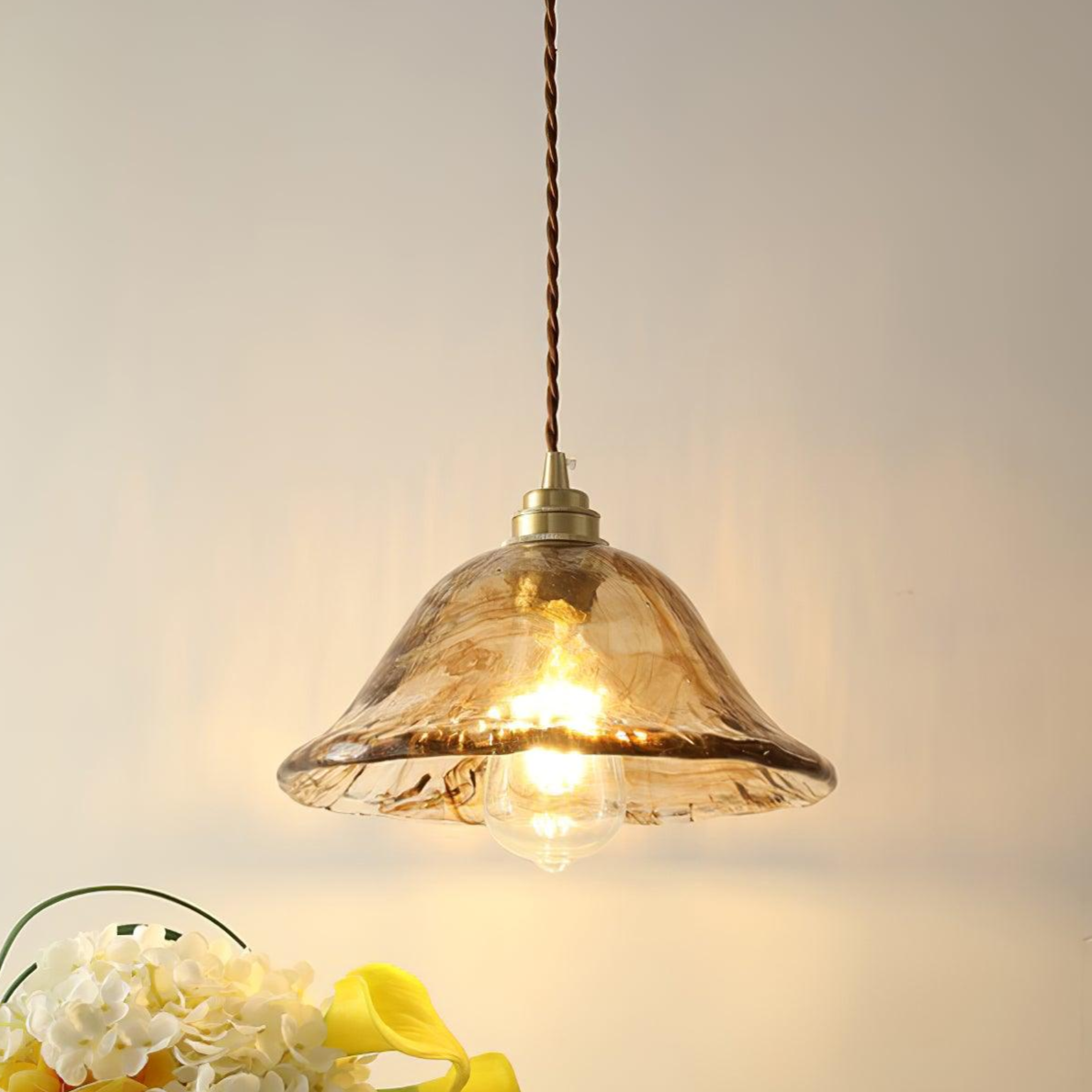 AmberHaven – Suspension Vintage en Verre Brun